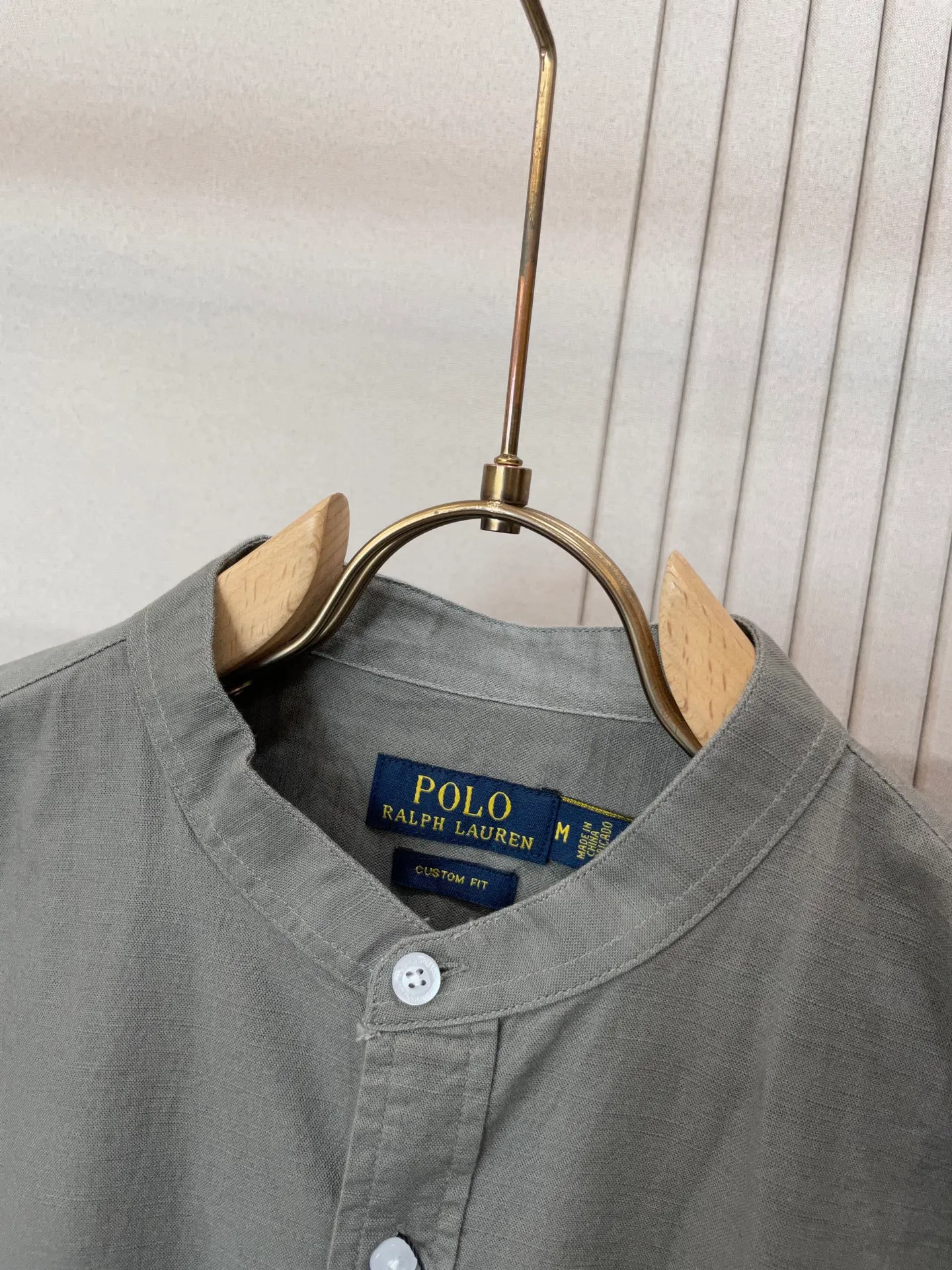 P220 🌸🌸🌸 POLO Ralph Lauren [High Quality] Classic shirt! The classic casual shirt made of pure cotton and linen has a unique design. It has a simple, clean and classic silhouette. It is a versatile style that can be switched at will. The fabric feels soft and delicate, highly breathable, and is close to the skin and comfortable to wear. It can be worn alone as an inner layer. Its versatile performance is beyond your imagination! The upper body of the ready-to-wear is simple and classic yet elegant! Size:M-XXL